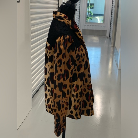 🐆 Kardashian Kollection Blouse🐆 - Picture 4 of 6